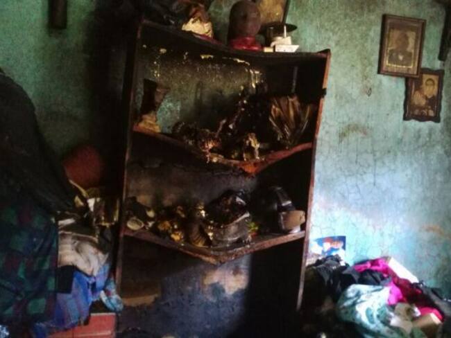 Termina casa en cenizas por fuerte incendio