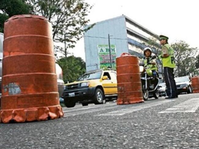 Provoca caos vehicular y enojo cierre parcial de Línea 12 del Metro