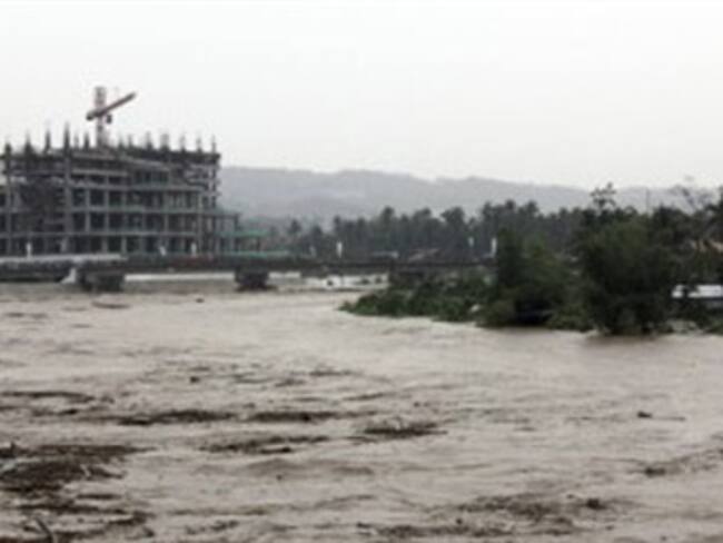 Aumentan a más de 700 los muertos por el tifón en Filipinas