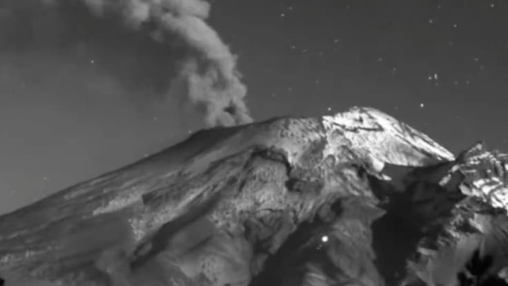 Avistan extrañas luces subiendo el Volcán Popocatépetl | VIDEO