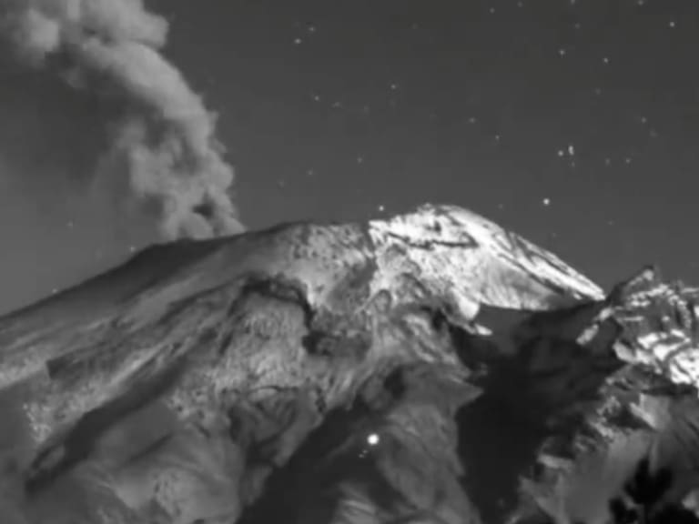 Avistan extrañas luces subiendo el Volcán Popocatépetl | VIDEO