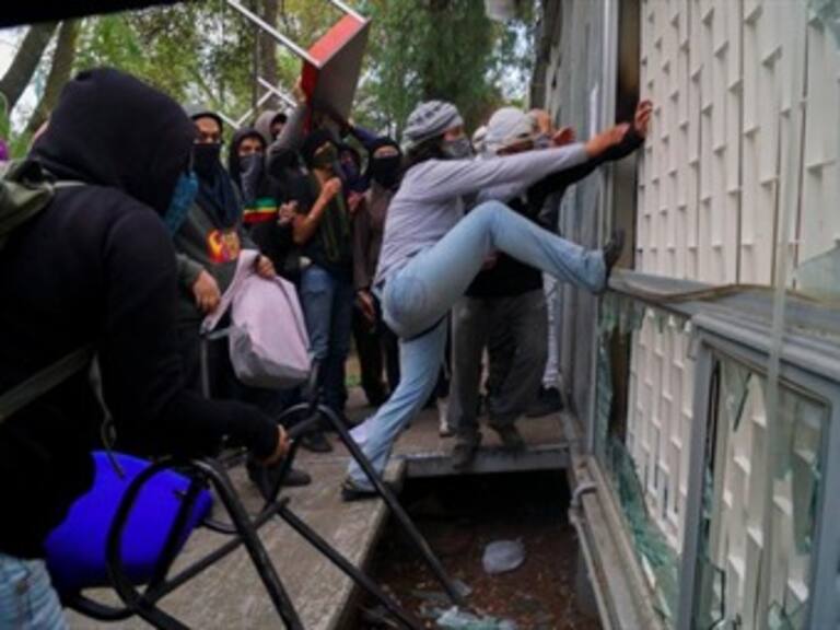 Rechazan jóvenes entregar instalaciones del CCH a cambio de diálogo