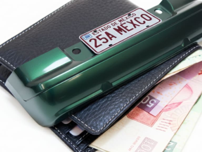 Circular con láminas vencidas implica desde el retiro de placas hasta el arrastre al depósito, lo que activa la multa por no reemplacar en Edomex 2026 y las 4 sanciones “millonarias” que inician en corralón, sumando recargos por falta de verificación y pérdida de subsidios.