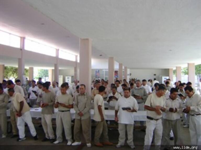 Incautan armas blancas tras operativo en penal de Jalisco