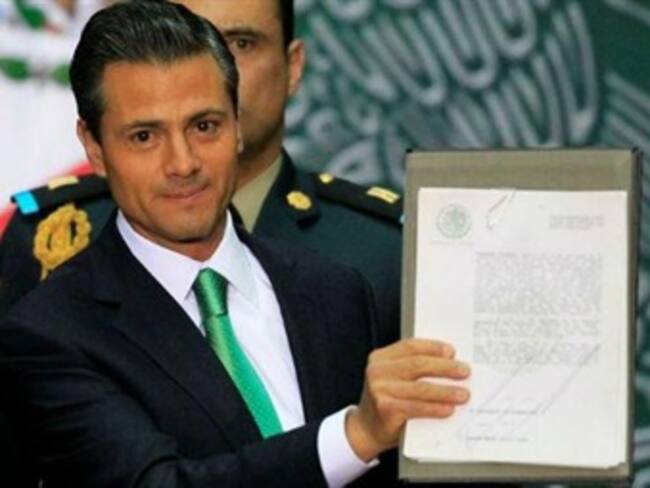 Promulga EPN la Reforma Financiera