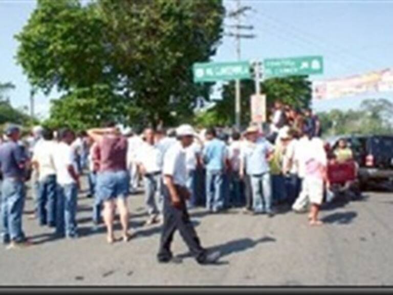 Vecinos de Magdalena Contreras hacen barricadas contra la Súper Vía