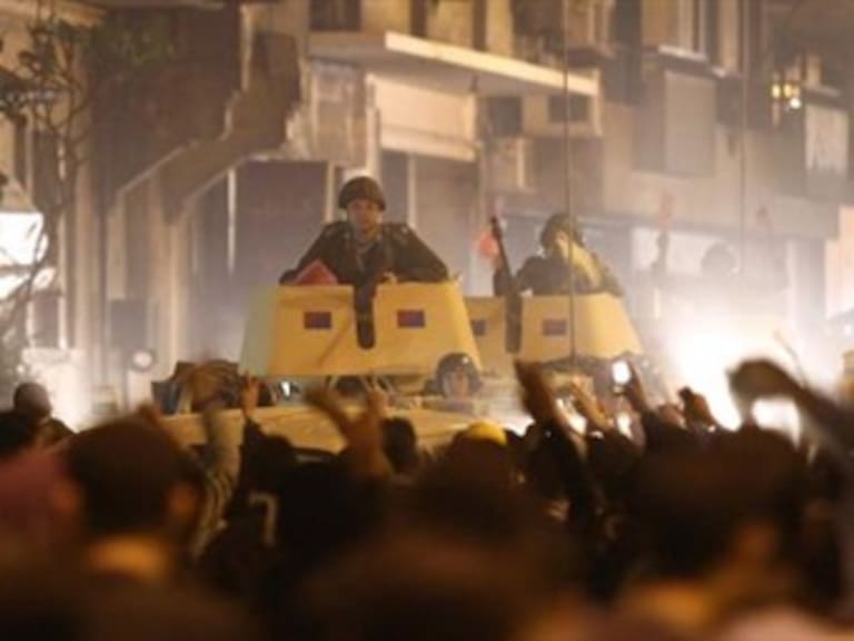 Chocan simpatizantes y opositores de Mubarak