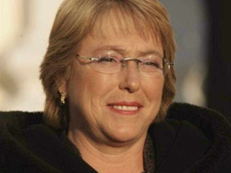 Bachelet va a una segunda vuelta tras ganar votaciones