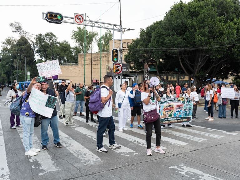 Enfermera del Centro Médico Siglo XXI confirma inicio de la manifestación en demanda de insumos y salarios a las 15:00 hrs de este martes. FOTO: CAMILA AYALA BENABIB/CUARTOSCURO.COM
