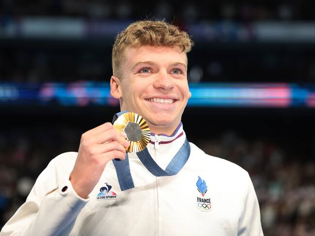 ¿Quién es Leon Marchand? El nadador olímpico que superó el récord de Michael Phelps