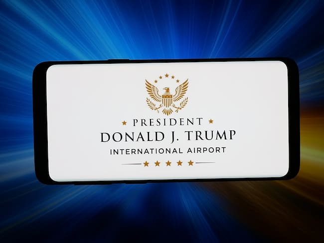 Florida rebautiza el aeropuerto de Palm Beach en honor a Donald Trump y desata un nuevo debate político