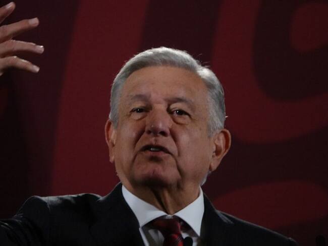 Cuidado pide AMLO a Morenistas que se vayan con la oposición