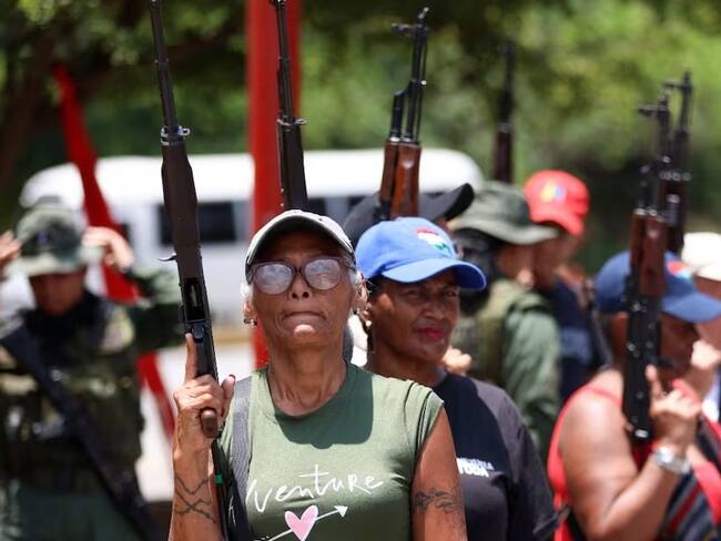 Venezuela entrena a civiles en Caracas ante tensión con Estados Unidos y presiones de Trump