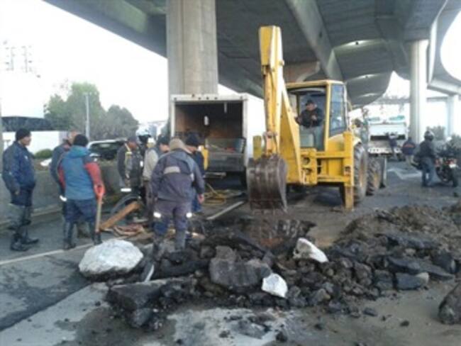 Concluye reparación de socavón en Periférico Norte