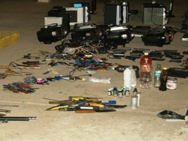 Encuentran objetos ilegales en penales de Guerrero