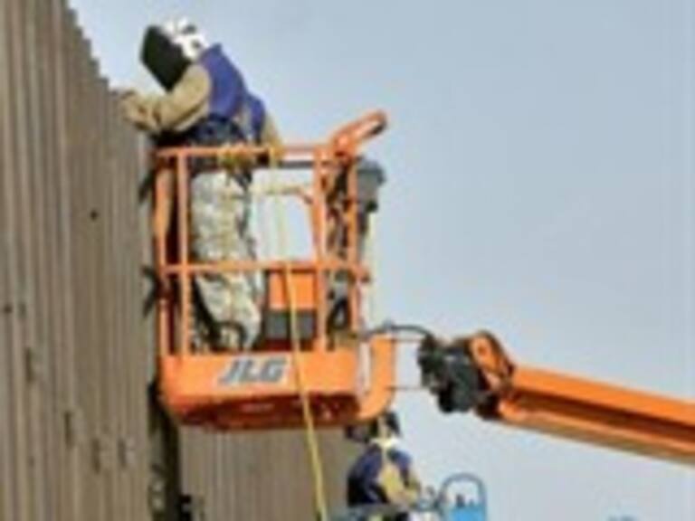 Casi listo muro fronterizo México-EU
