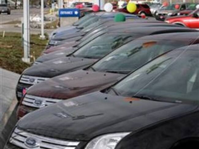 Caen ventas de autos en EU: Ford 48.4%; Toyota 37.3 y GM 52.9