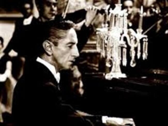 Recordando el inicio de su carrera. Agustín Lara, cantante