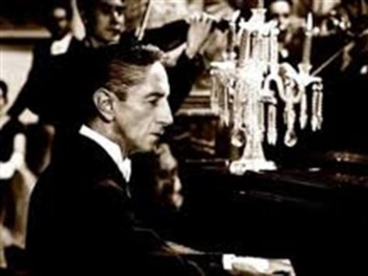 Recordando el inicio de su carrera. Agustín Lara, cantante