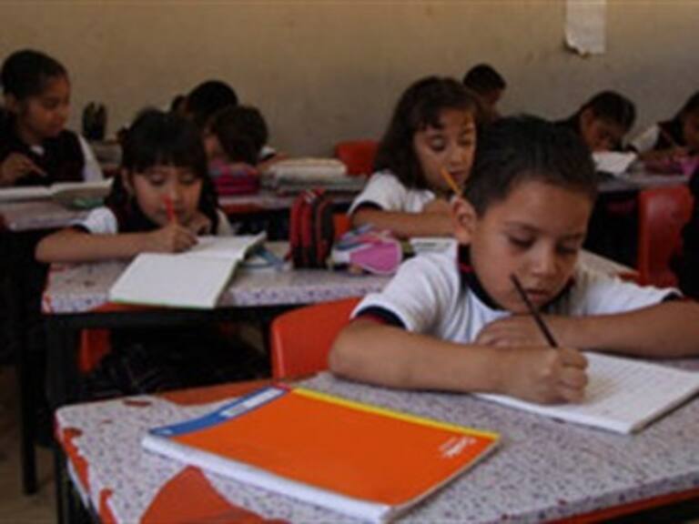 Regresan a clases más de 3 millones de alumnos en el Edomex