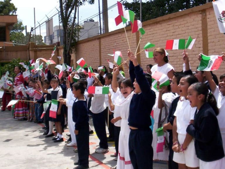 ¡Viva México! Los estudiantes han dado el Grito de Independencia.