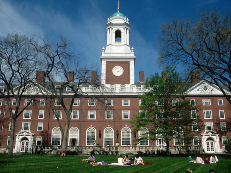 Es un privilegio de Harvard dar visas a estudiantes, pero no tiene la última palabra, señala el internacionalista.