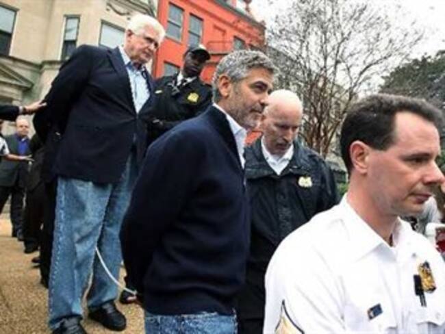 Arrestan a George Clooney en una protesta frente a la embajada de Sudán