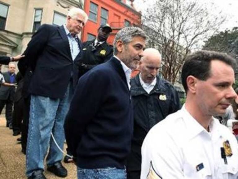 Arrestan a George Clooney en una protesta frente a la embajada de Sudán