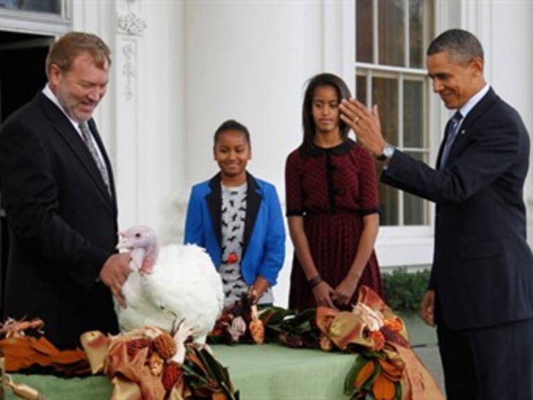 Perdona Obama a dos pavos por Día de Acción de Gracias