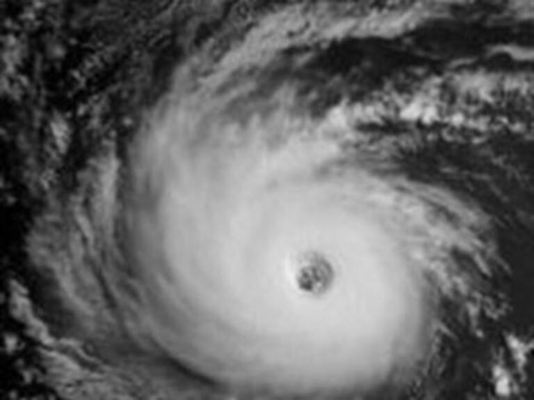 Felicia alcanza fuerza de huracán en el Pacífico