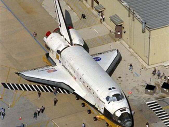 Se acopla Discovery a la Estación Espacial Internacional