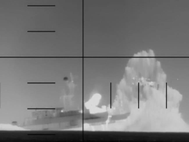 Estados Unidos hunde buque iraní con torpedo: El primer ataque así desde la Segunda Guerra Mundial