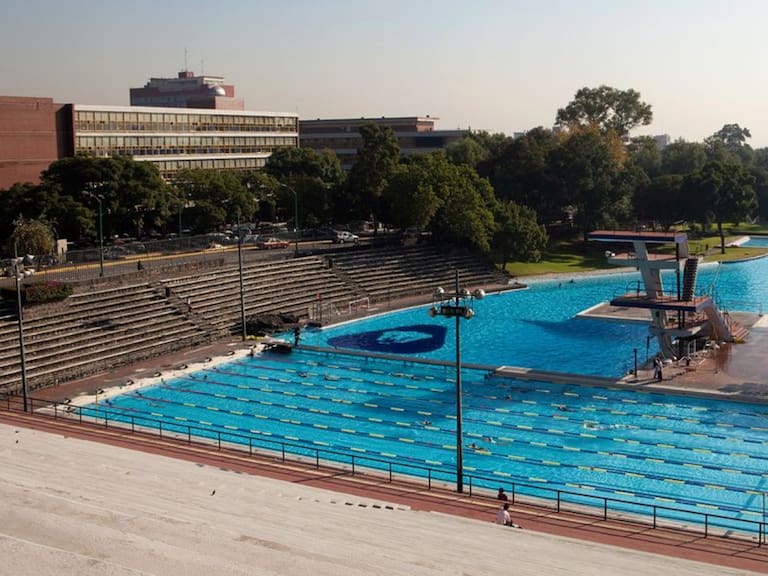 ¿Quieres nadar en la alberca de la UNAM? Éstos son los requisitos, horarios y costos 2024