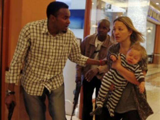 Amenazan Islamistas con matar a rehenes en centro comercial de Nairobi