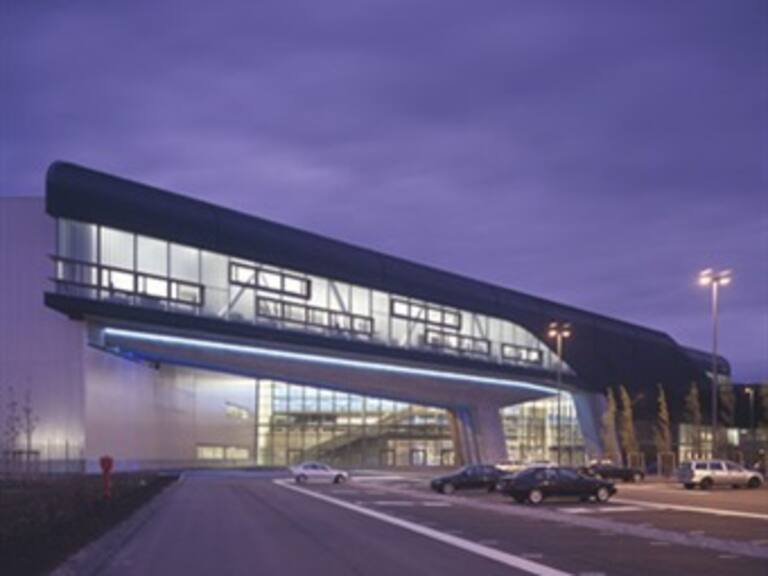 Toman rehenes de BMW en Francia