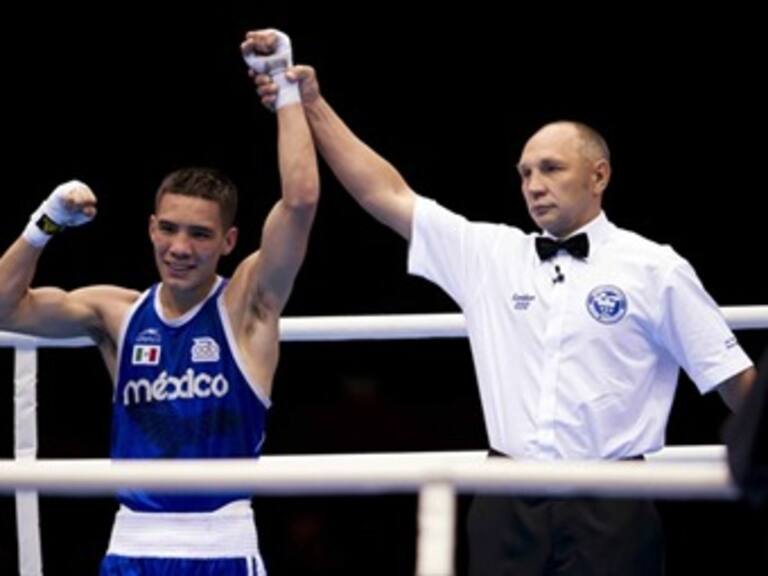 Avanza Óscar Valdez a octavos de final