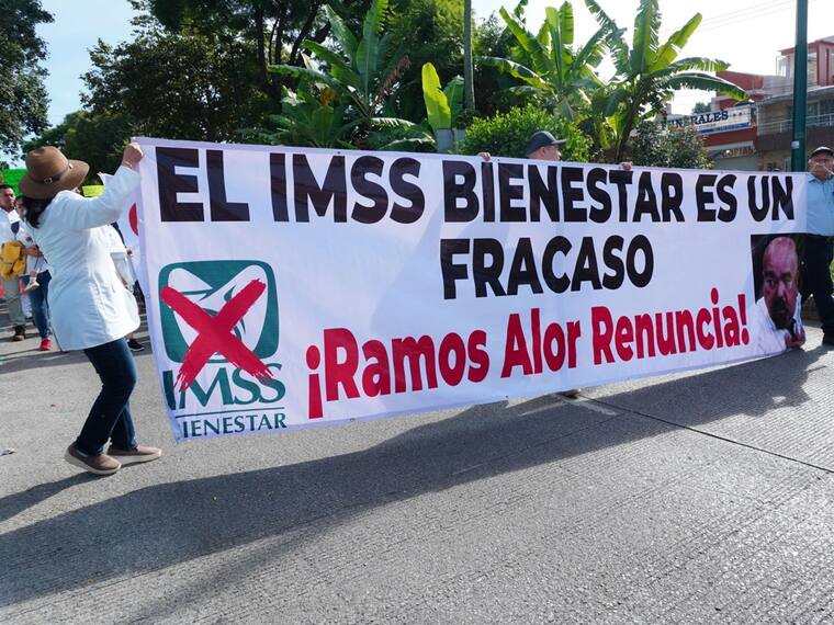 Rocío Chávez denuncia desabasto de insumos y malos tratos en hospital de Xalapa