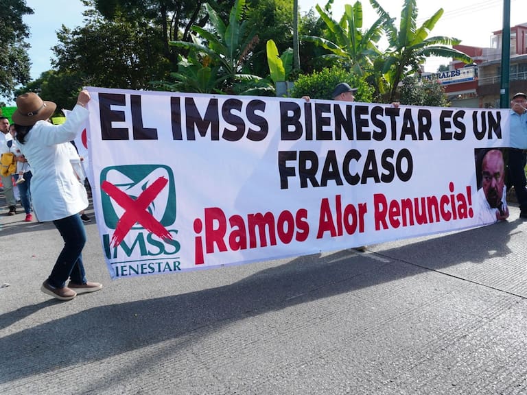 La exigencia del personal médico del Centro de Alta Especialidad (CAE) "Dr. Rafael Lucio" y familiares de los pacientes, es por insumos y medicamentos, afirma la jefa de Pediatría. FOTO: YERANIA ROLÓN/CUARTOSCURO.COM