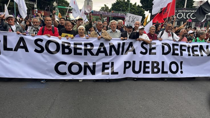 Marchan sobrevivientes del 68 acompañados estudiantes y colectivos que replican: “2 de Octubre no se olvida”