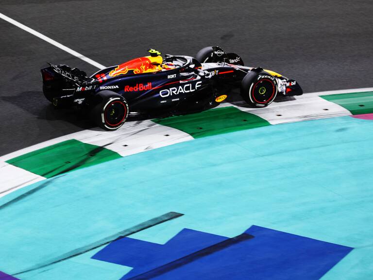 Checo Pérez queda en segundo lugar del Gran Premio Arabia Saudita 