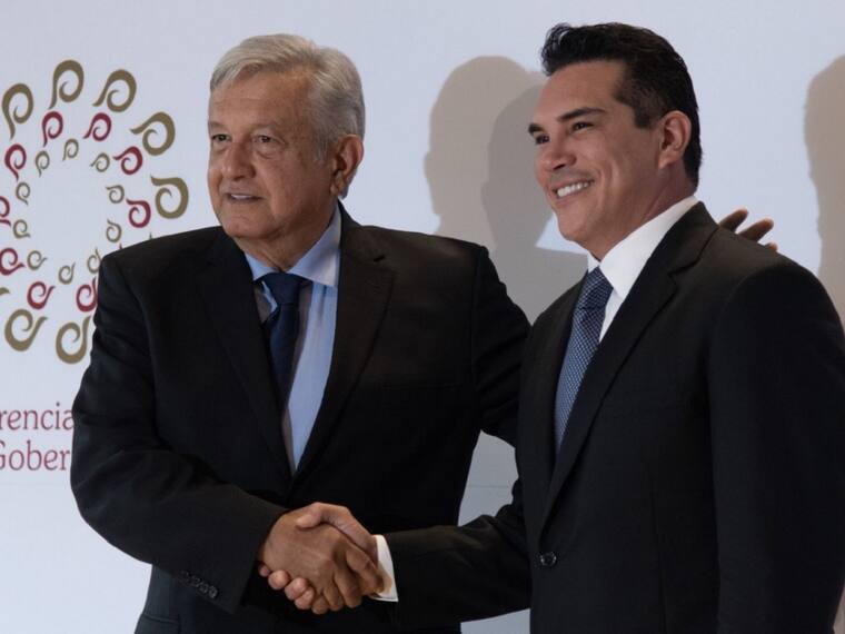 López Obrador insiste en atacar al INE y a Lorenzo Córdova ante marcha dominical.