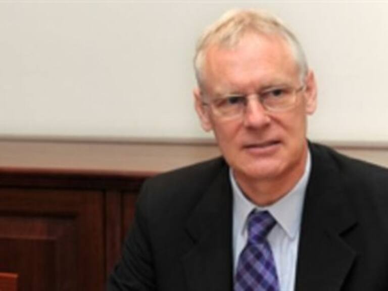 Nombra OTAN a diplomático británico como representante en Afganistán