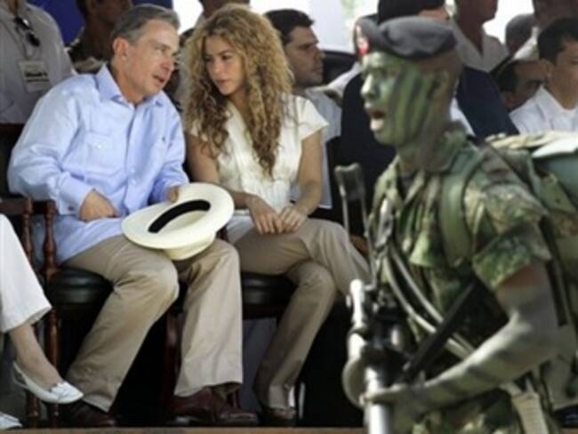 Inauguran Shakira y Uribe escuela en Barranquilla
