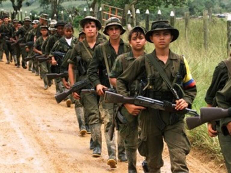 Piden las FARC a Santos no patear’ negociaciones de paz