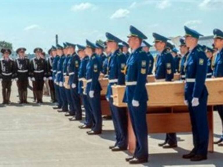 Honra Holanda a víctimas del avión malayo caído en Ucrania