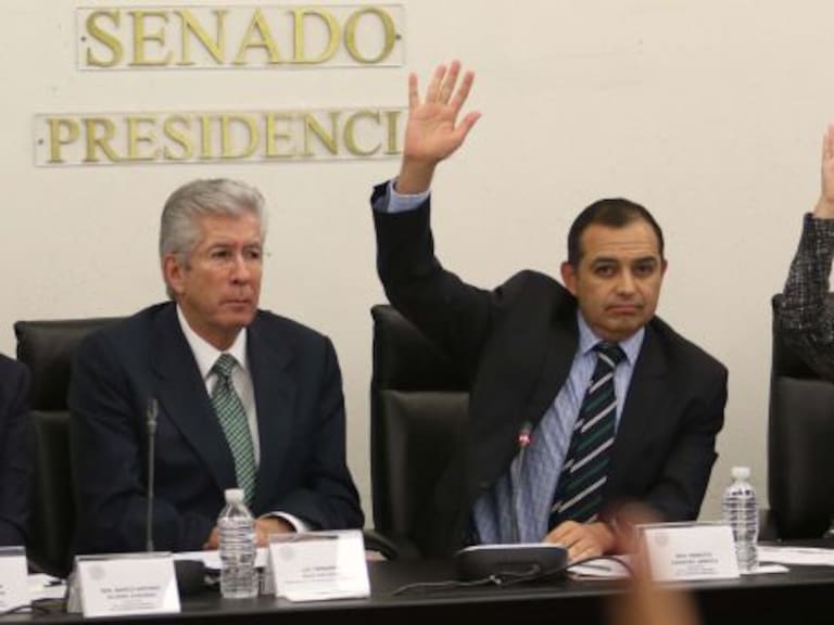 &quot;No vengo a repartir culpas&quot;, dice Ruiz Esparza a legisladores