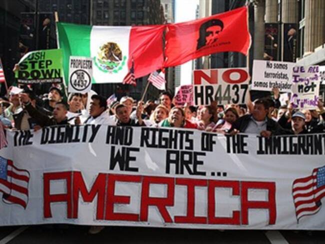 Crean en Illinois línea telefónica de ayuda para inmigrantes