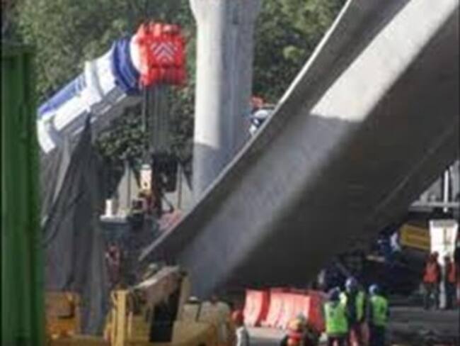 Cae 'ballena' en obras de distribuidor vial en Azcapotzalco
