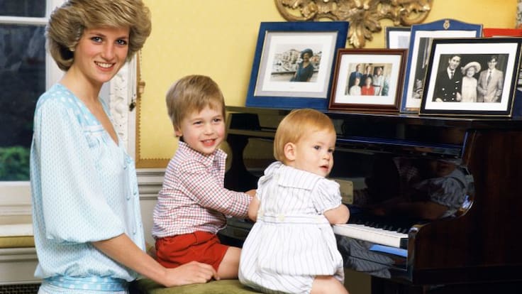 Príncipes Guillermo y Harry recuerdan a su madre 20 años después de su muerte