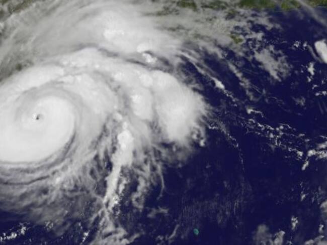 Harvey se intensifica a categoría 4; tocará tierra en Texas